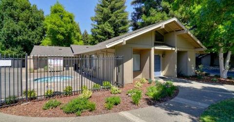 1932 University Park Dr, Sacramento, CA 95825 Photo