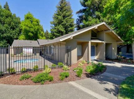 1932 University Park Dr, Sacramento, CA 95825 Photo