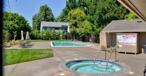 1932 University Park Dr, Sacramento, CA 95825 Photo