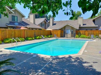 1932 University Park Dr, Sacramento, CA 95825 Photo