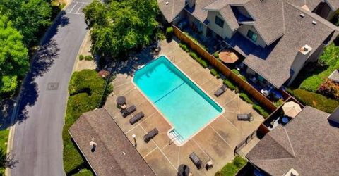 1932 University Park Dr, Sacramento, CA 95825 Photo