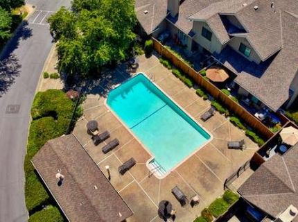 1932 University Park Dr, Sacramento, CA 95825 Photo