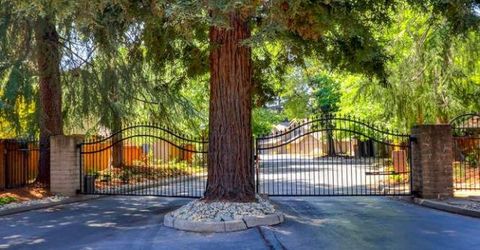 1932 University Park Dr, Sacramento, CA 95825 Photo