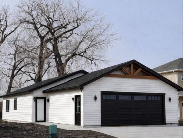 3077 45TH Avenue S, Grand Forks, ND 58201