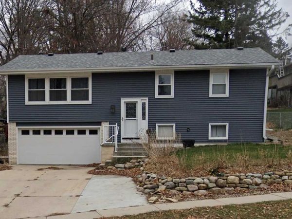 4126 3rd St NW , Rochester, MN 55901