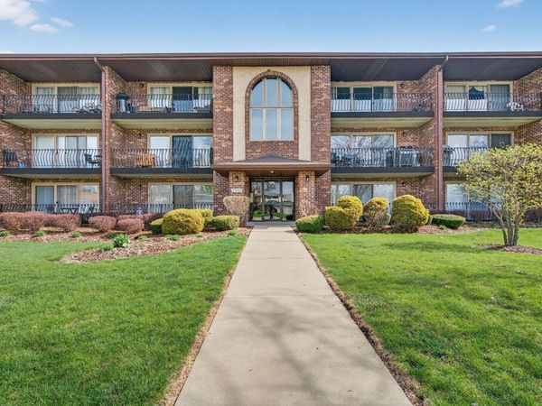 7545 Sheridan Drive, Unit 2-3D, Willowbrook, IL 60527