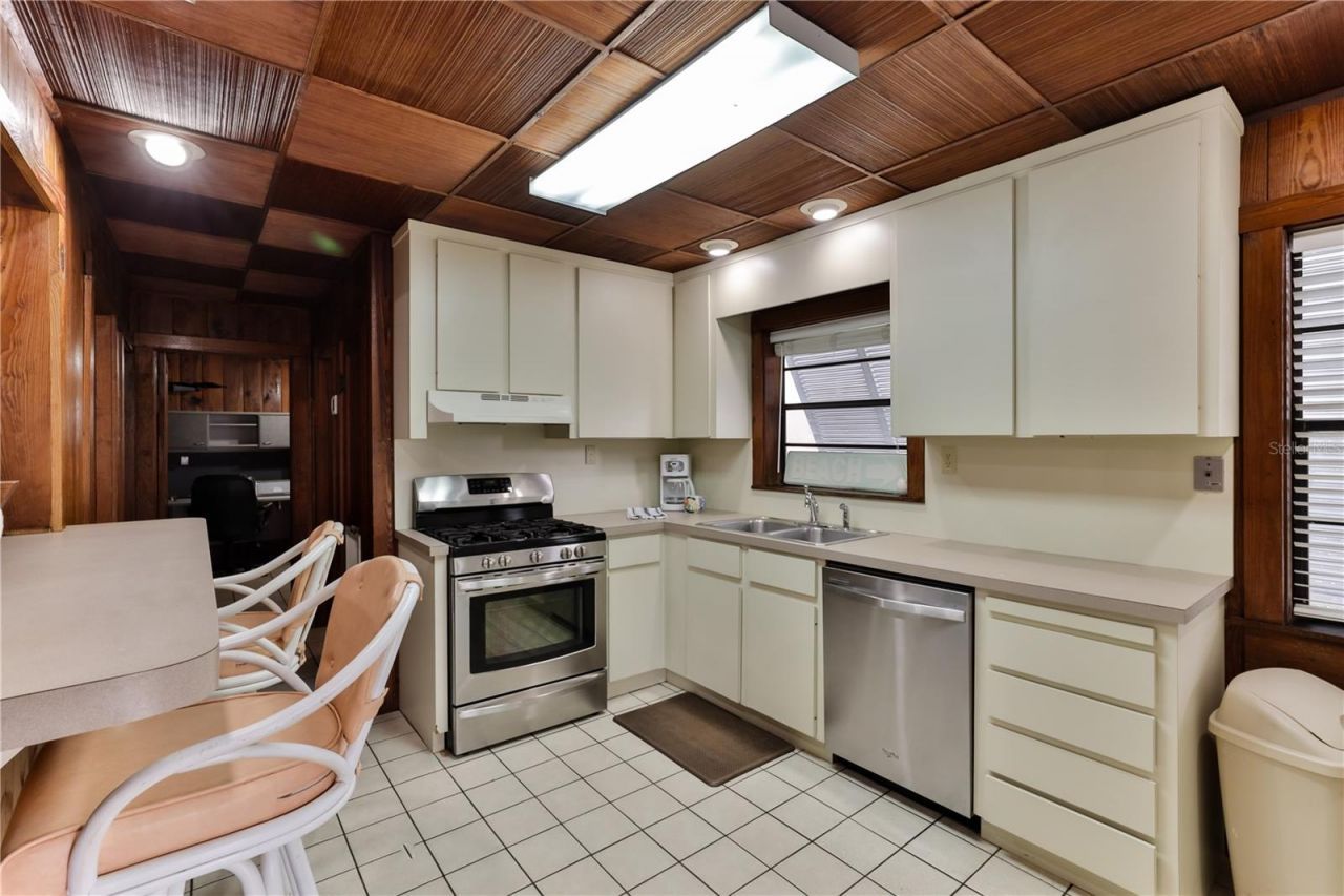 314 Due East Street, New Smyrna Beach, FL 32169 Photo