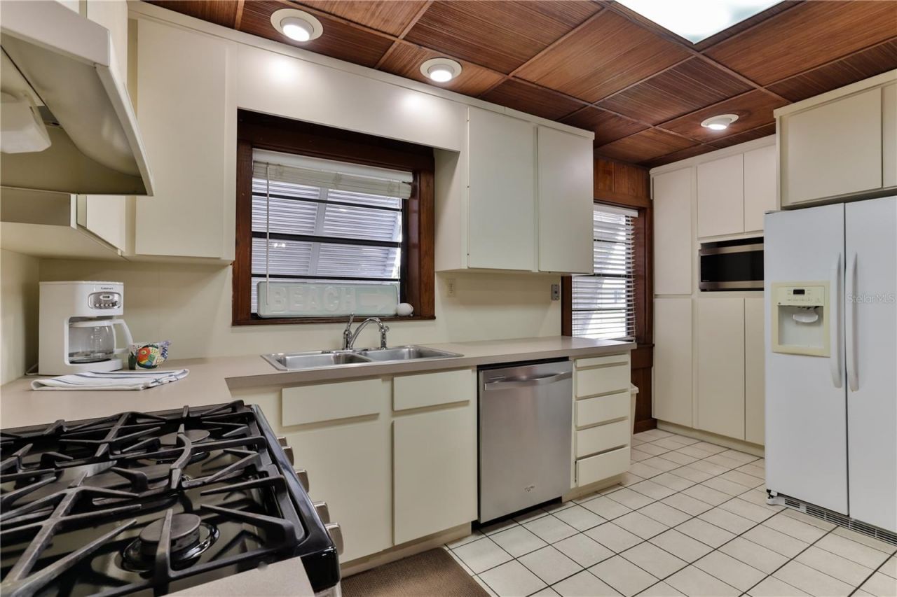 314 Due East Street, New Smyrna Beach, FL 32169 Photo