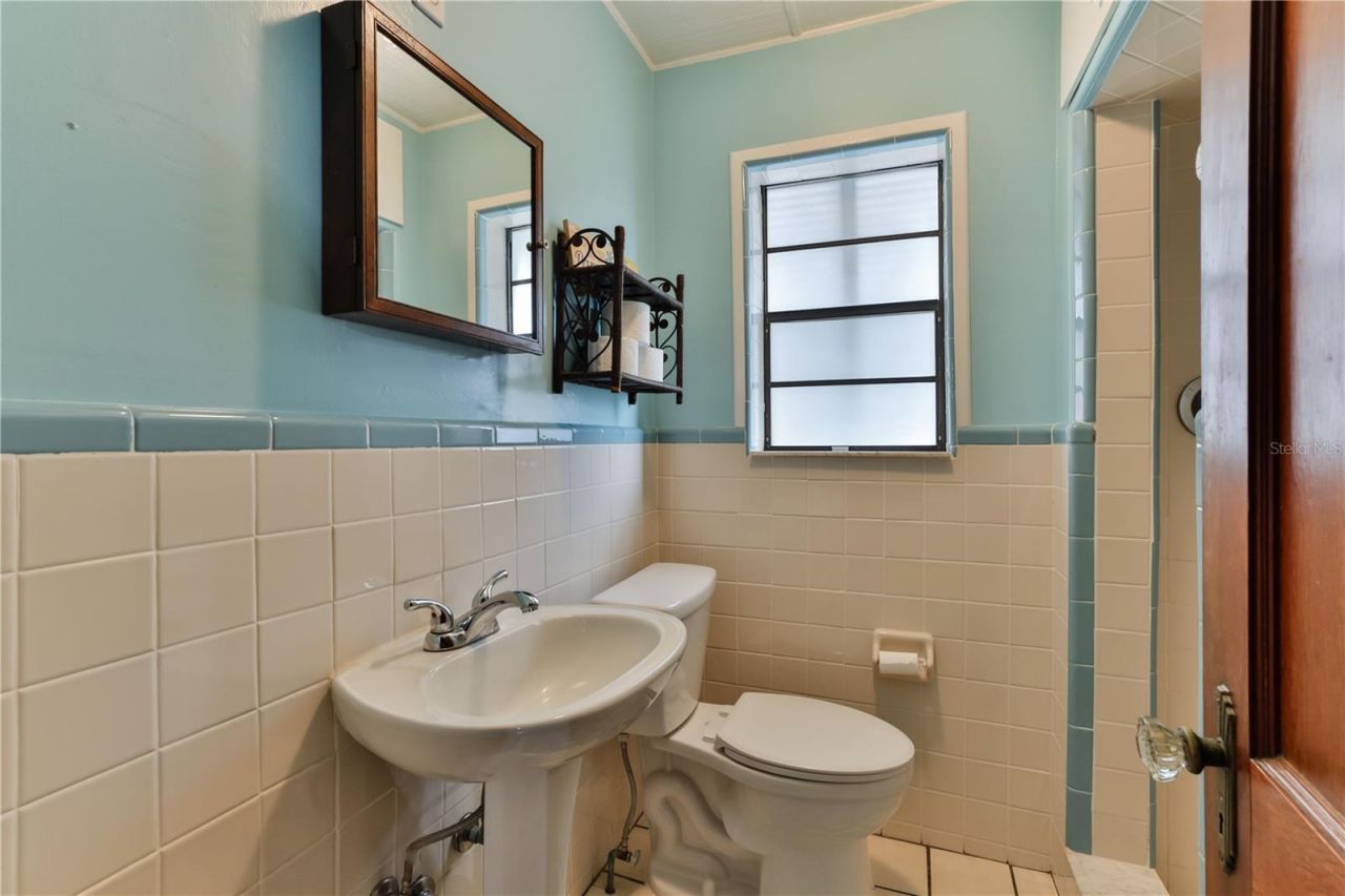 314 Due East Street, New Smyrna Beach, FL 32169 Photo