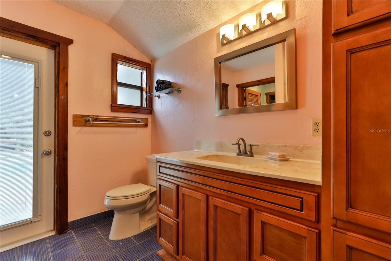 314 Due East Street, New Smyrna Beach, FL 32169 Photo