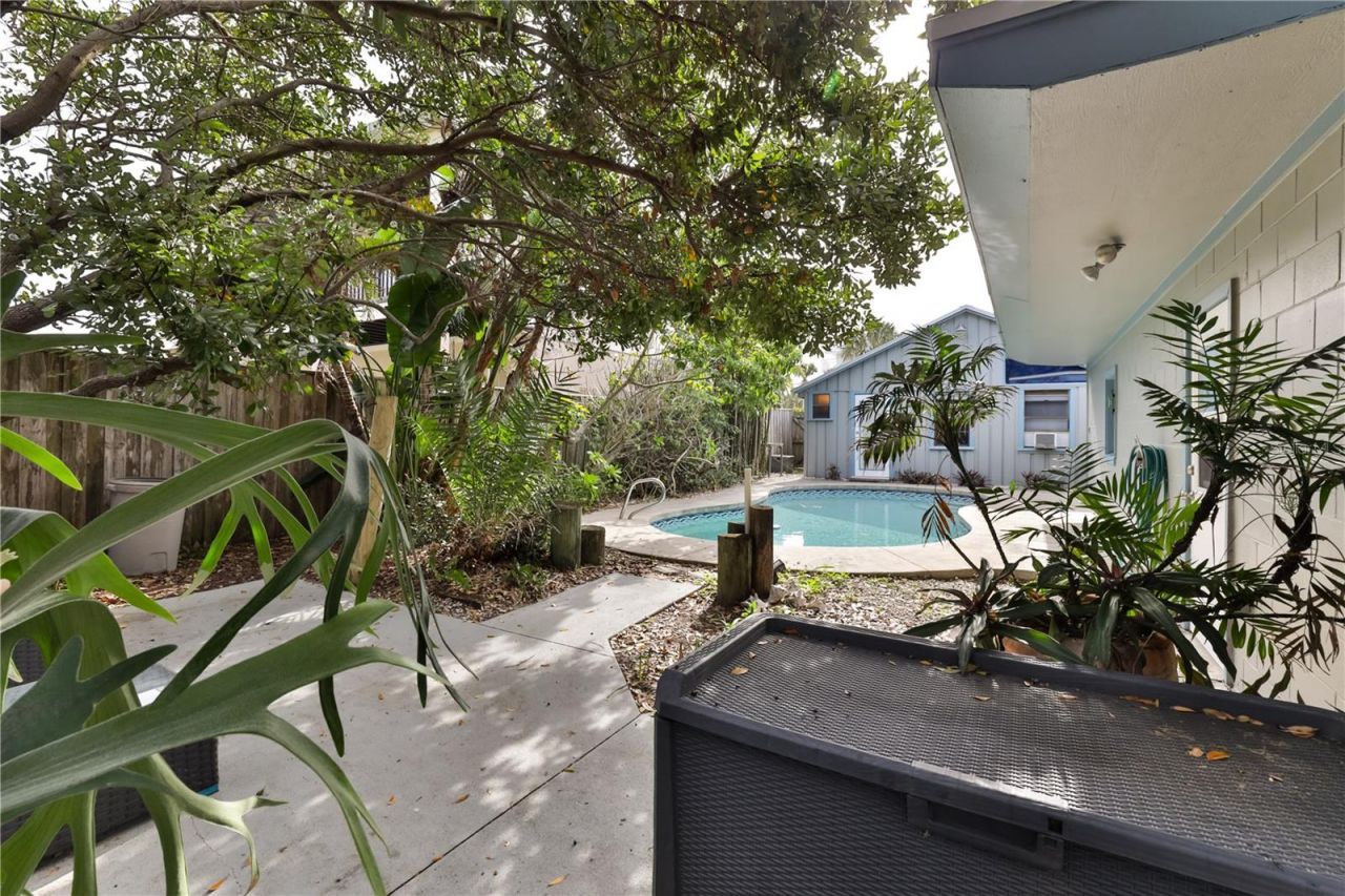 314 Due East Street, New Smyrna Beach, FL 32169 Photo