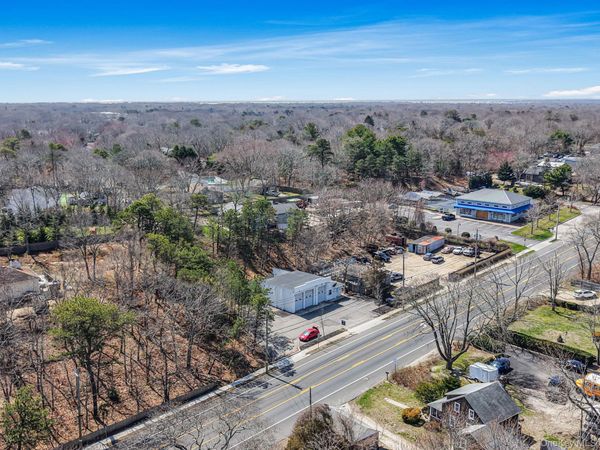 230 E Montauk Highway, Hampton Bays, NY 11946