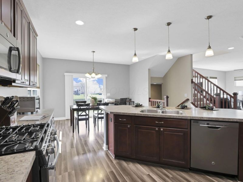 619 Black Hawk Drive, Marysville, OH 43040 Photo 6