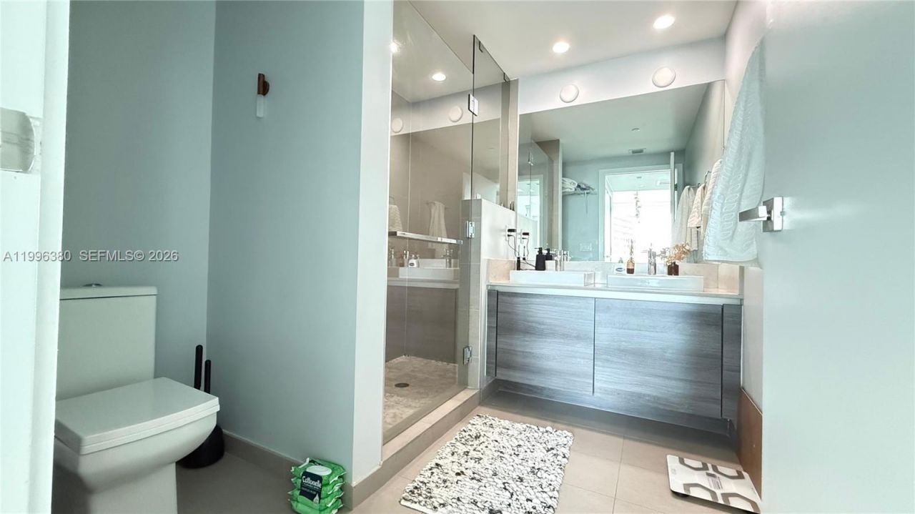 1080 Brickell Ave, Unit 1801, Miami, FL 33131 Photo