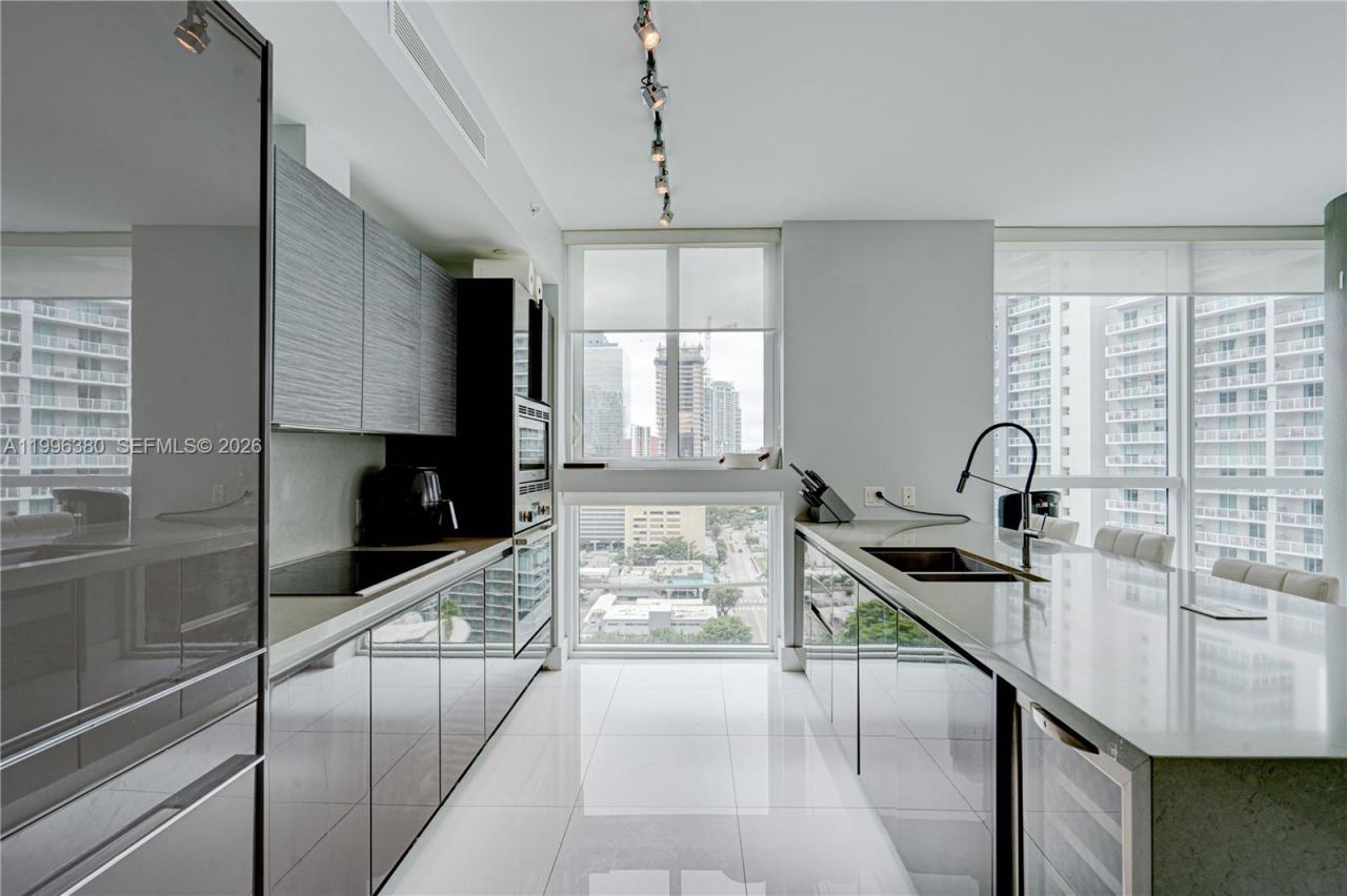 1080 Brickell Ave, Unit 1801, Miami, FL 33131 Photo
