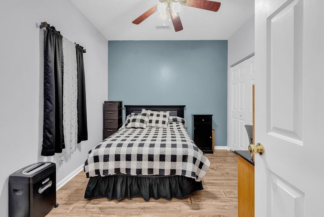 5205 Sweetwater Blvd.  Photo 4