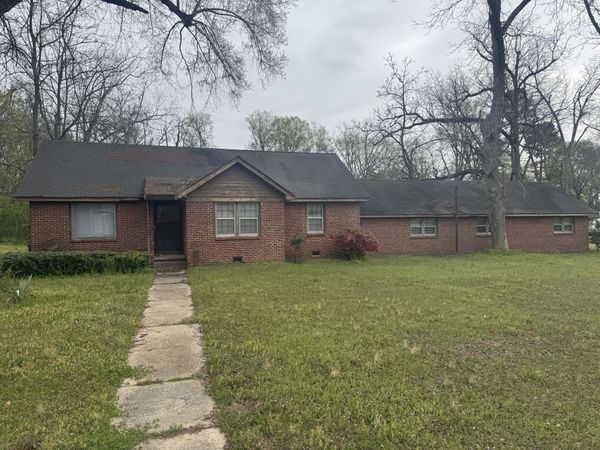 98 Calhoun, West Point, MS 39773