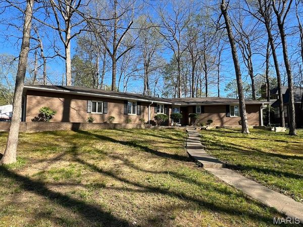 1206 Sioux Avenue , Jackson, MO 63755