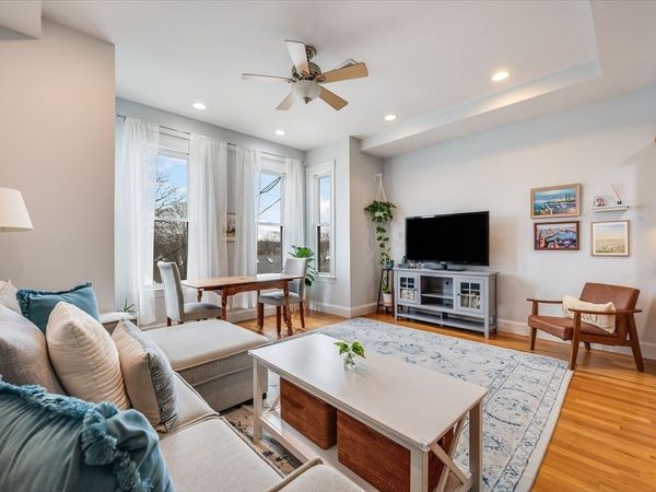 39 Chestnut St, Unit 2C, Stoneham, MA 02180