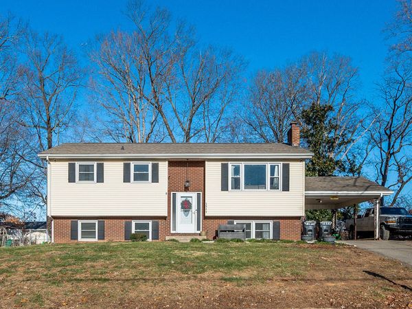 5949 Village LN, Roanoke, VA 24019