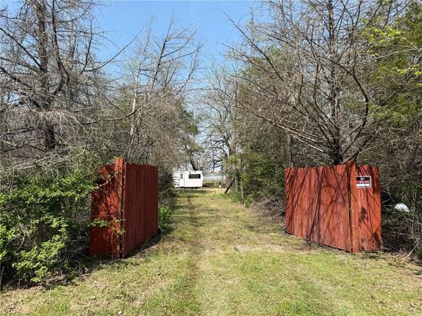 18760 McKinley Lake Road, Parsons, KS 67356