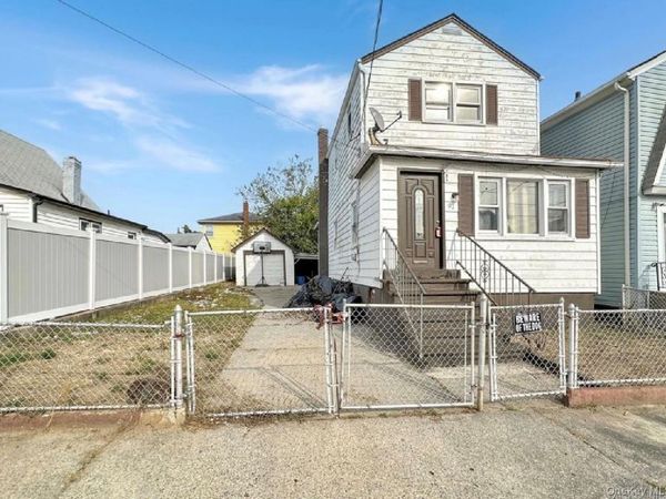 91 Elzey Avenue , Elmont, NY 11003