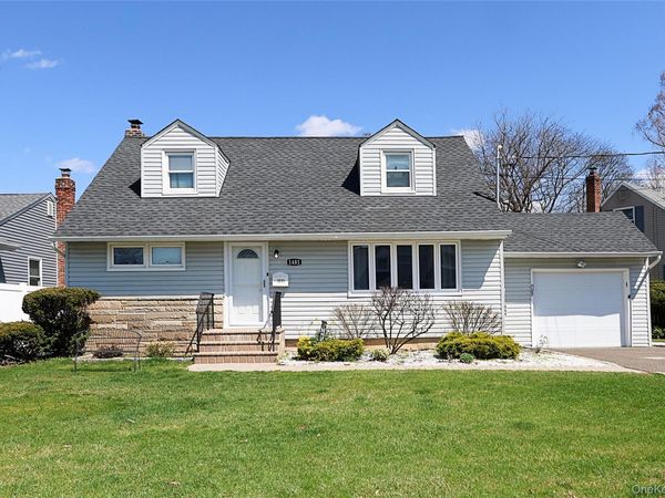 1481 N Meadow Road , Merrick, NY 11566