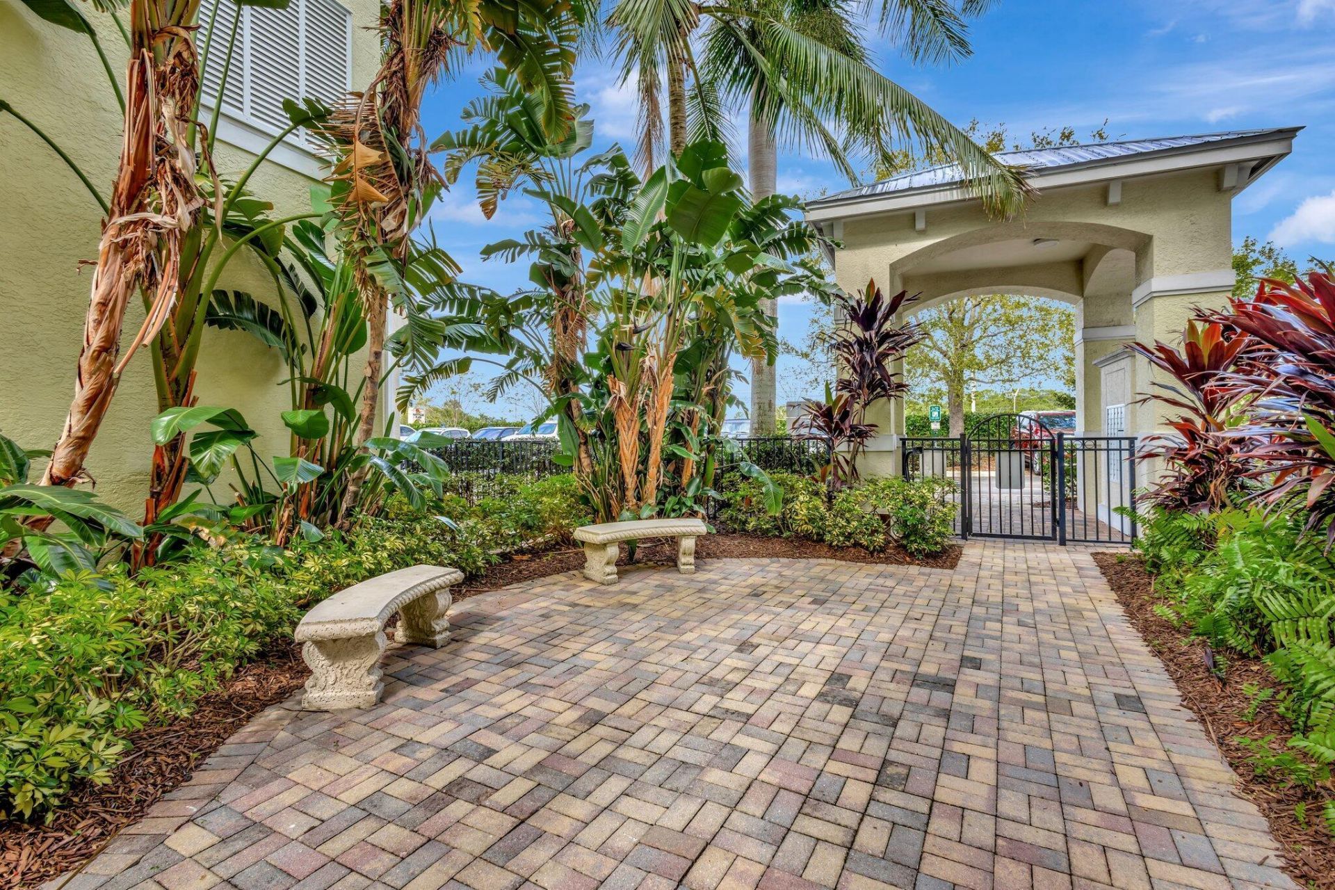 975 NW Flagler Avenue, Unit 407, Stuart, FL 34994 Photo