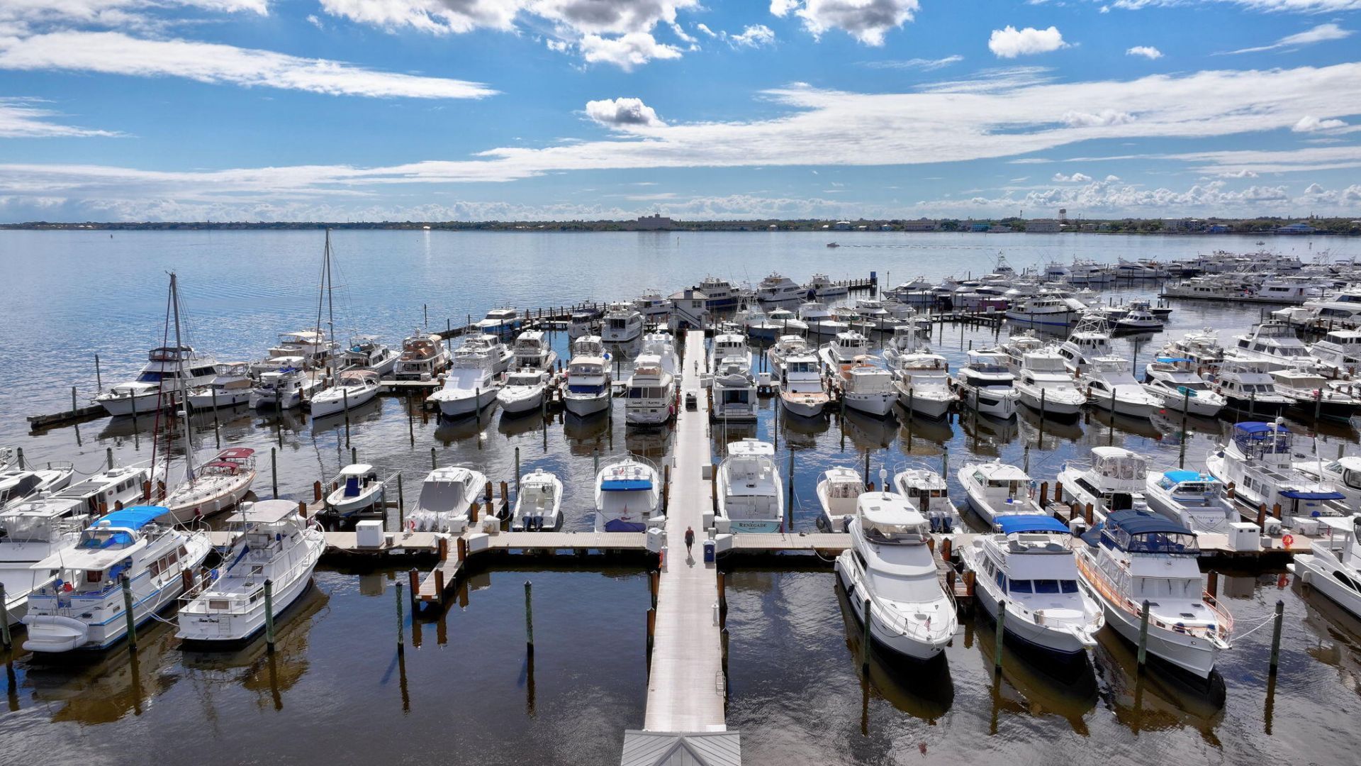 975 NW Flagler Avenue, Unit 407, Stuart, FL 34994 Photo