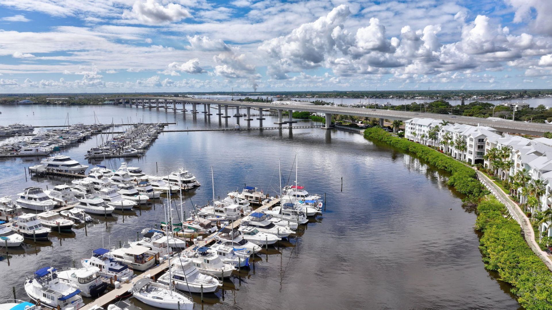 975 NW Flagler Avenue, Unit 407, Stuart, FL 34994 Photo