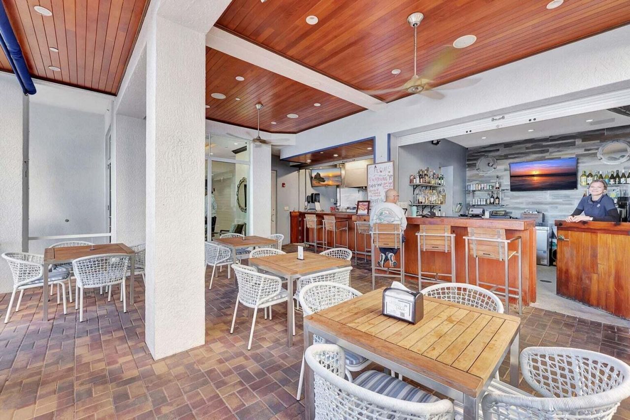 415 NW Flagler Avenue, Unit 403, Stuart, FL 34994 Photo