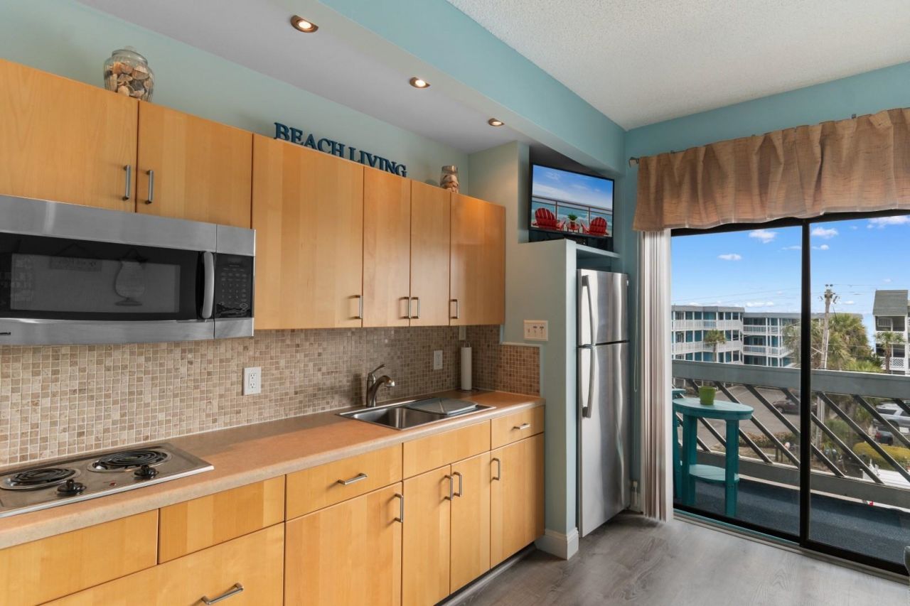 627 N Waccamaw Dr.  Photo 11