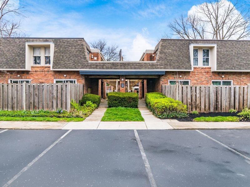 1474 Lafayette Drive , Unit B, Columbus, OH 43220 Photo 2