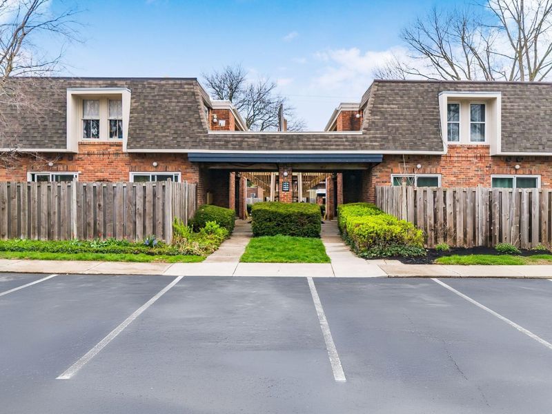 1474 Lafayette Drive , Unit B, Columbus, OH 43220 Photo 3
