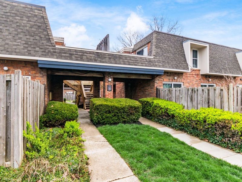 1474 Lafayette Drive , Unit B, Columbus, OH 43220 Photo 4