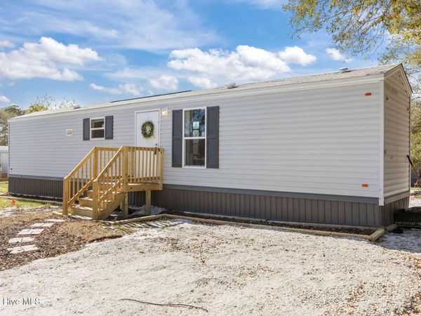 111 Woodpecker Road, Holly Ridge, NC 28445