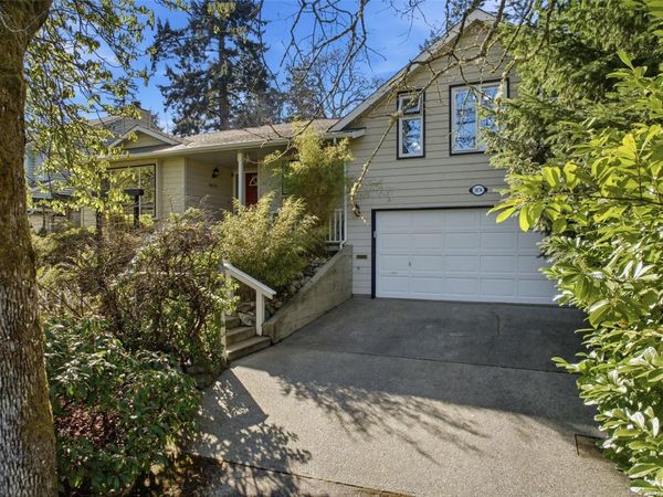 3874 Grange Rd, Saanich, BC V8Z 4T5