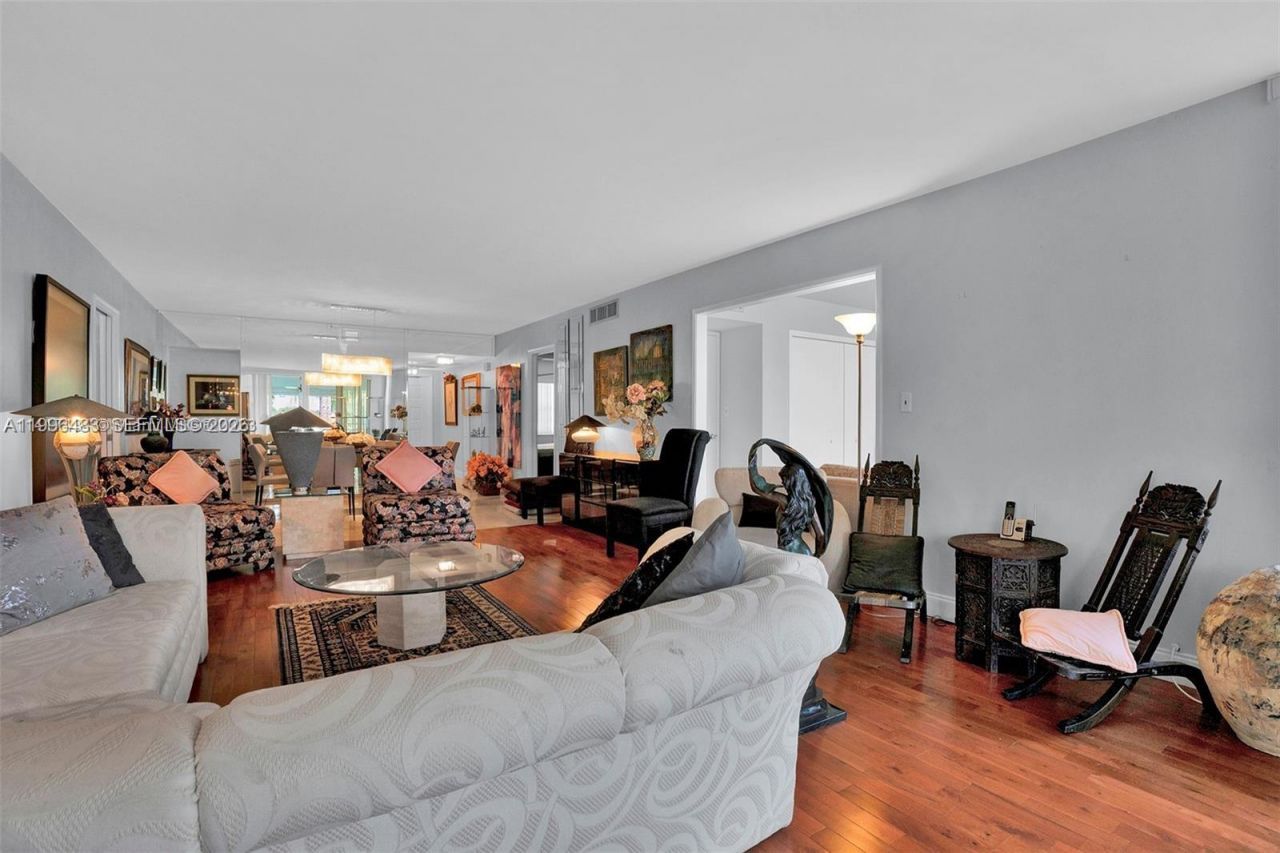 3970 Oaks Clubhouse Dr , Unit 302, Pompano Beach, FL 33069 Photo