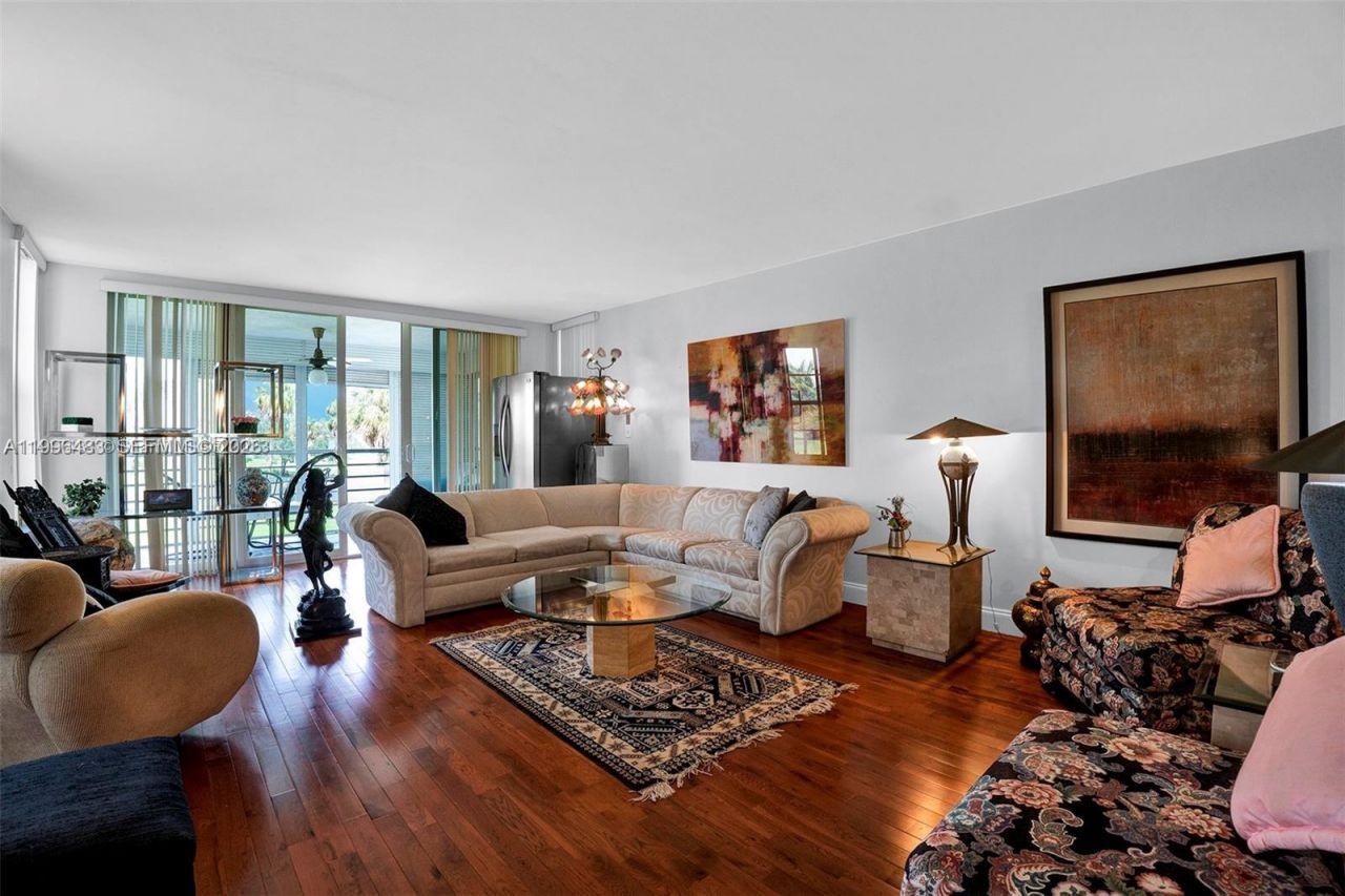 3970 Oaks Clubhouse Dr , Unit 302, Pompano Beach, FL 33069 Photo