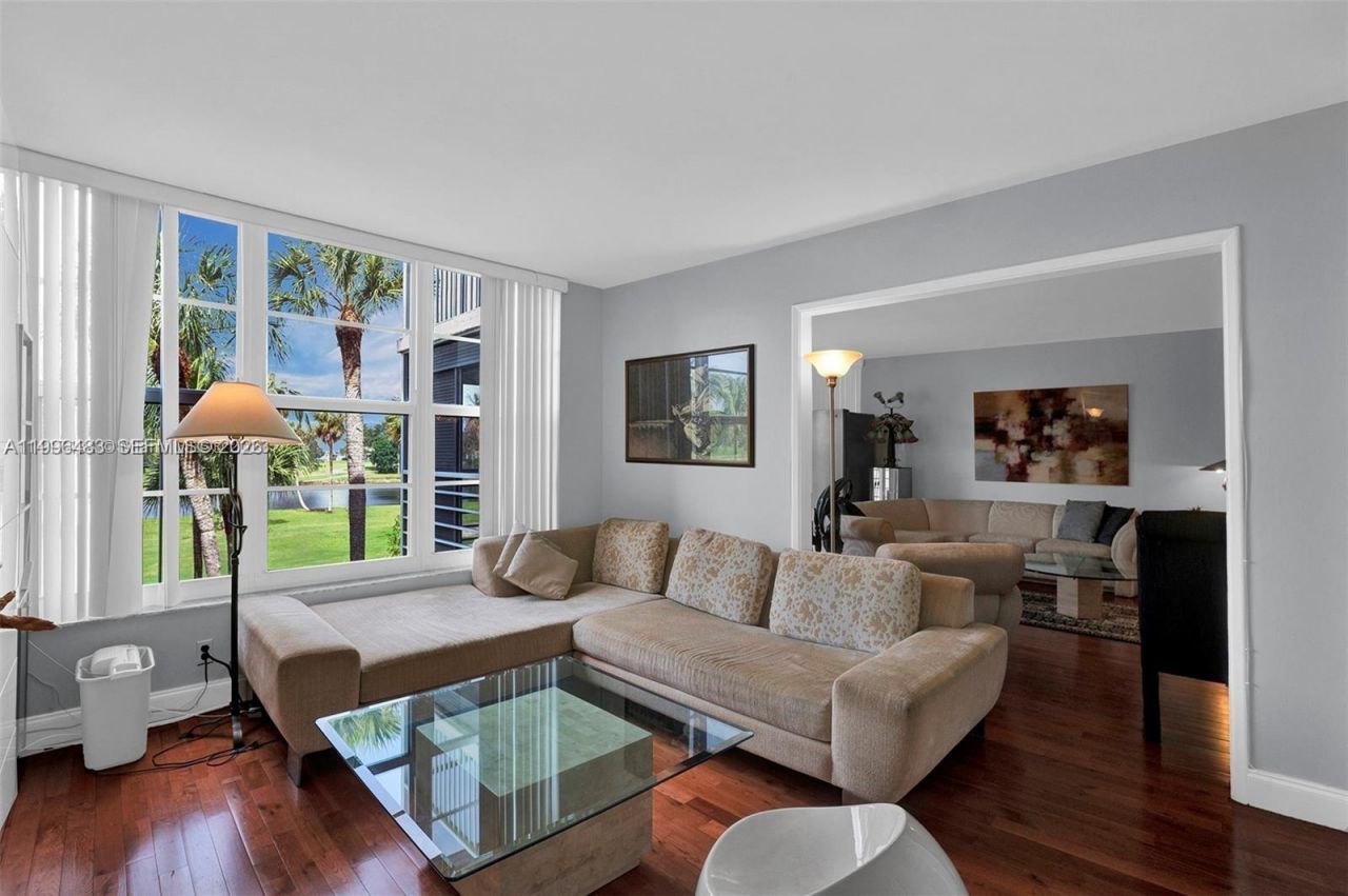 3970 Oaks Clubhouse Dr , Unit 302, Pompano Beach, FL 33069 Photo