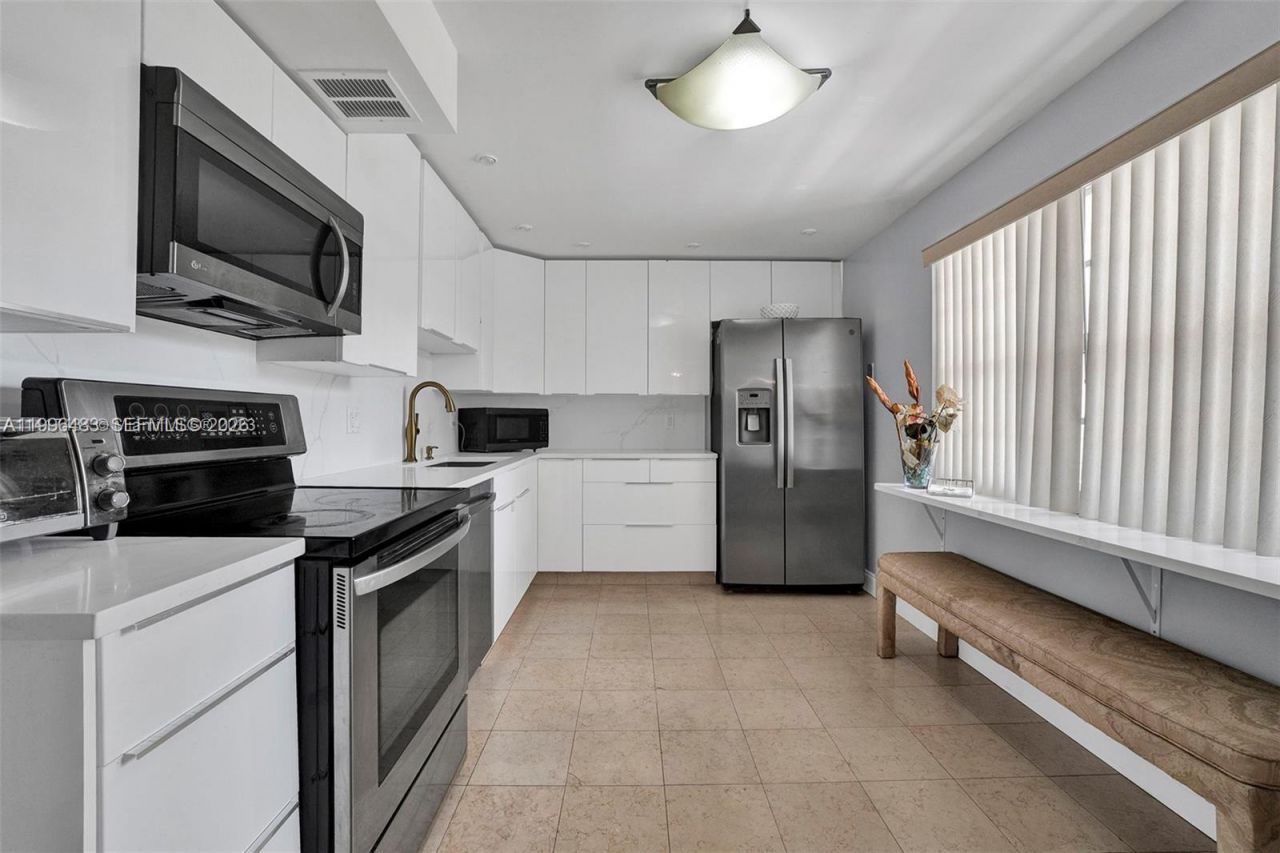 3970 Oaks Clubhouse Dr , Unit 302, Pompano Beach, FL 33069 Photo