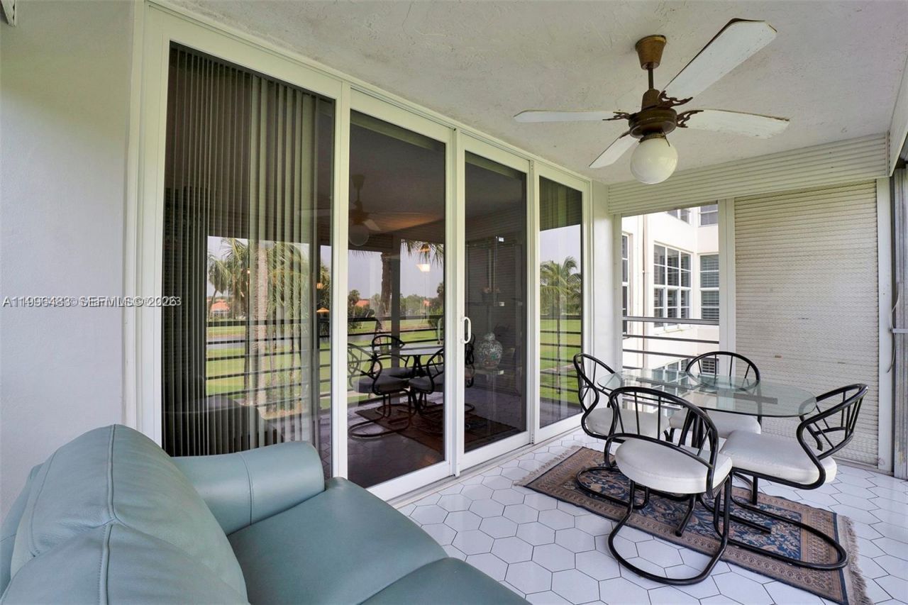 3970 Oaks Clubhouse Dr , Unit 302, Pompano Beach, FL 33069 Photo