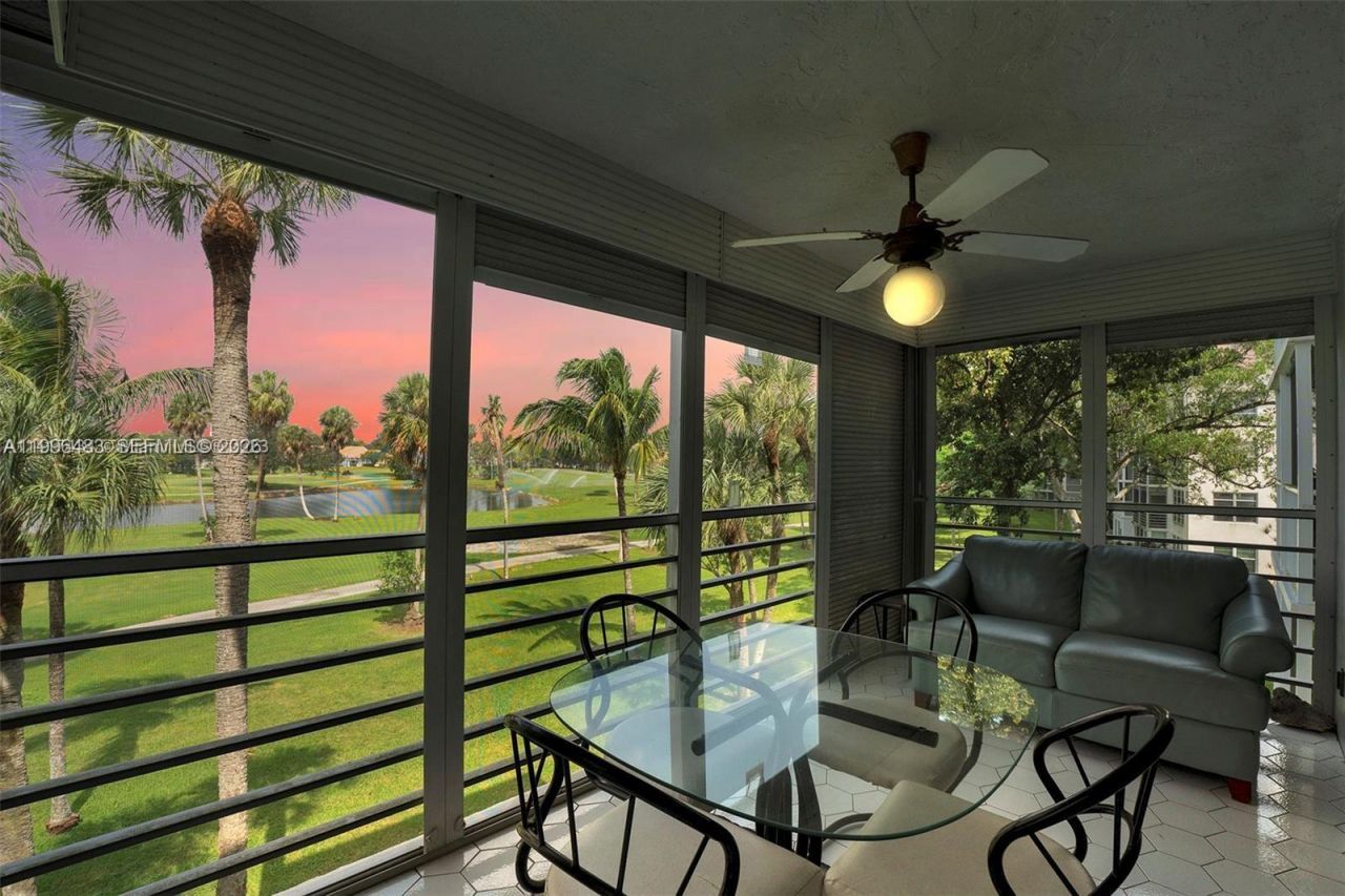 3970 Oaks Clubhouse Dr , Unit 302, Pompano Beach, FL 33069 Photo