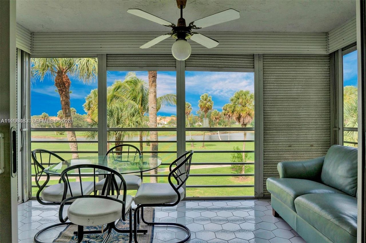 3970 Oaks Clubhouse Dr , Unit 302, Pompano Beach, FL 33069 Photo
