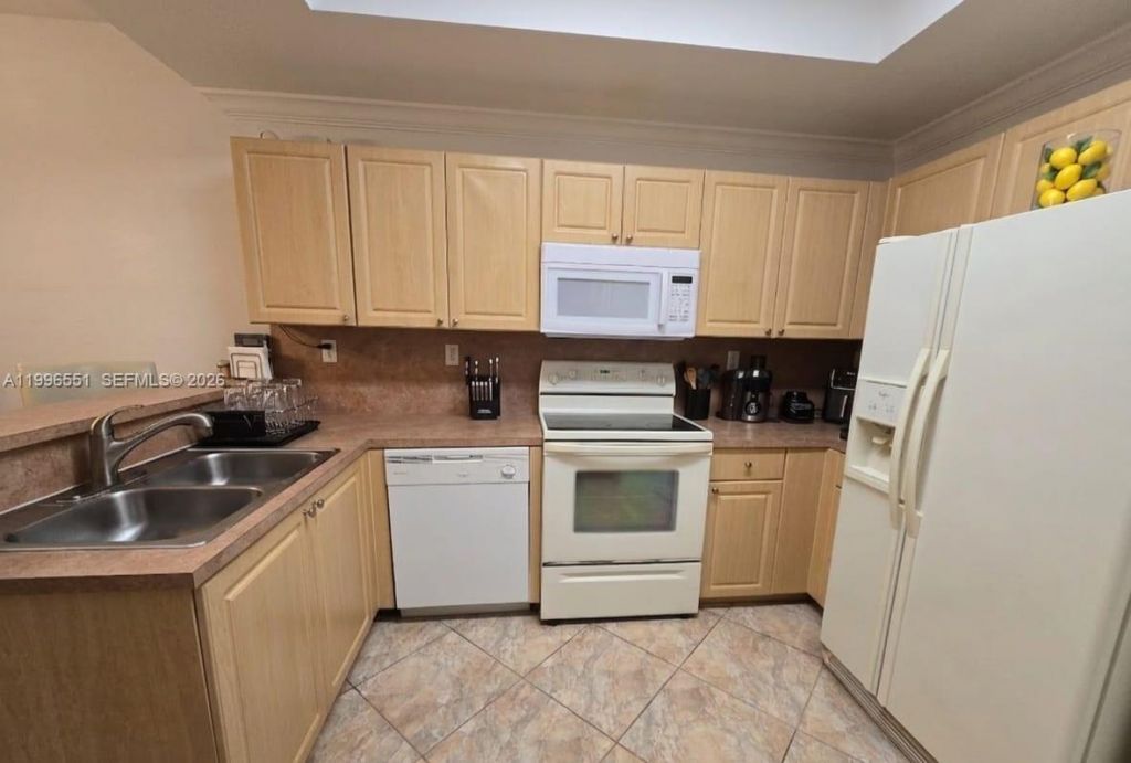 8956 W Flagler St, Unit 206, Miami, FL 33174 Photo