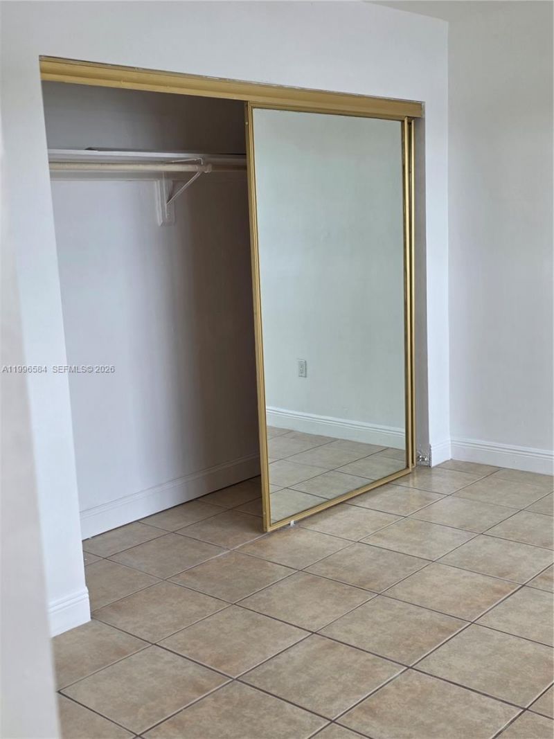 300 NE 191st St, Unit 218, Miami, FL 33179 Photo