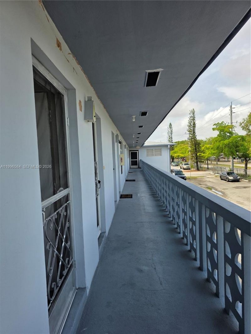 300 NE 191st St, Unit 218, Miami, FL 33179 Photo