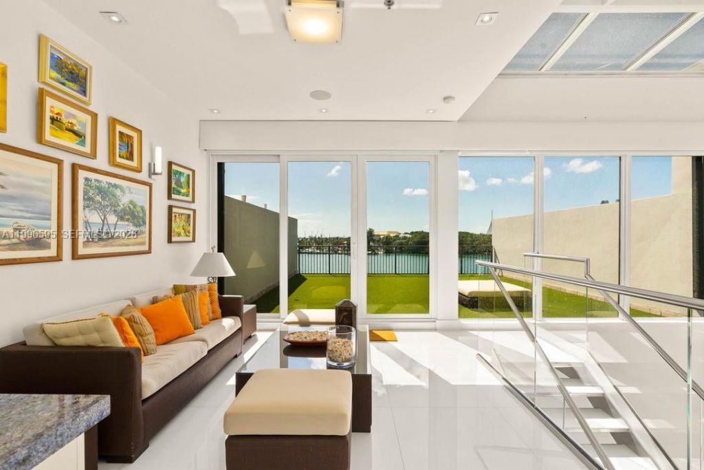 1000 Venetian Way , Unit 105, Miami, FL 33139 Photo