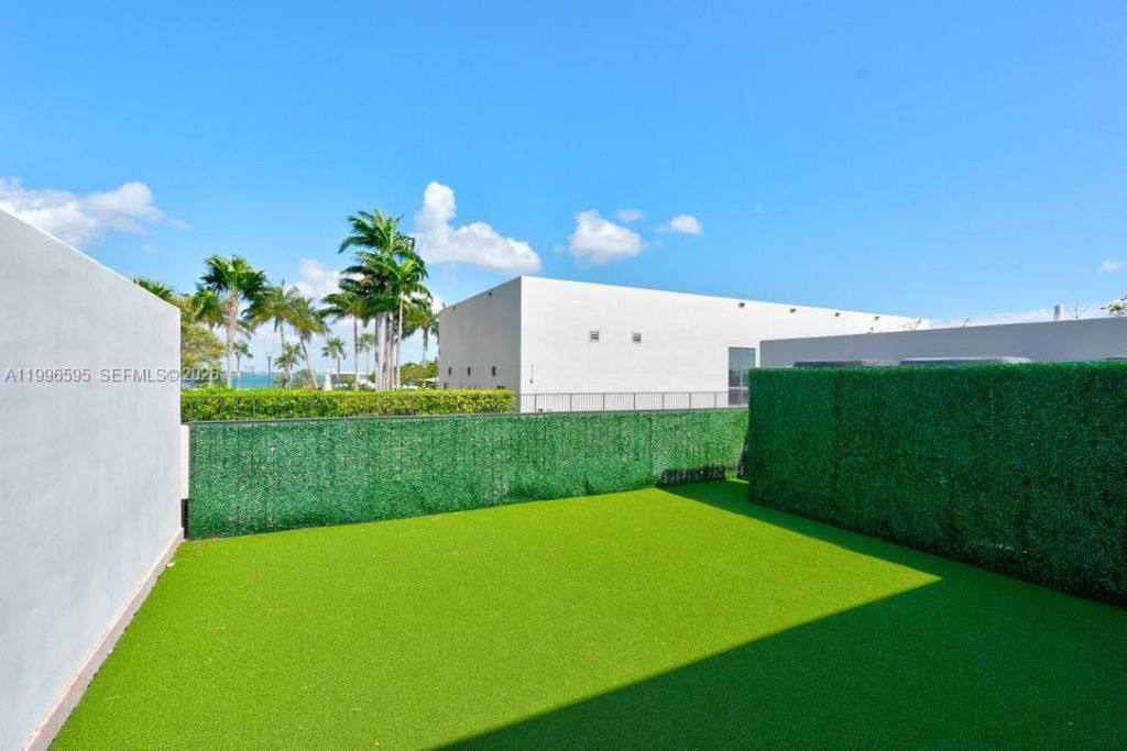 1000 Venetian Way , Unit 105, Miami, FL 33139 Photo