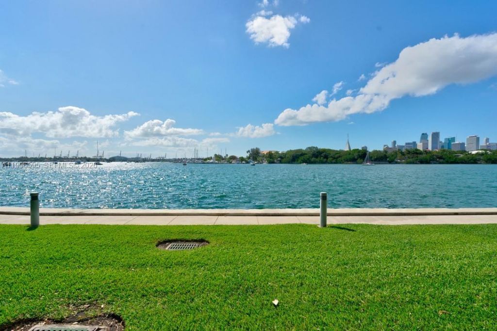 1000 Venetian Way , Unit 105, Miami, FL 33139 Photo